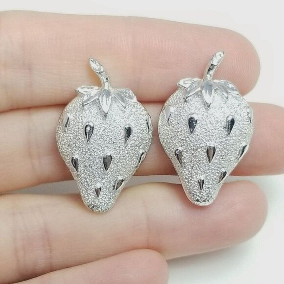 Vintage Sarah Coventry Strawberry Shape Clip On Earrings, Silver Tone, Signed - Picture 1 of 7